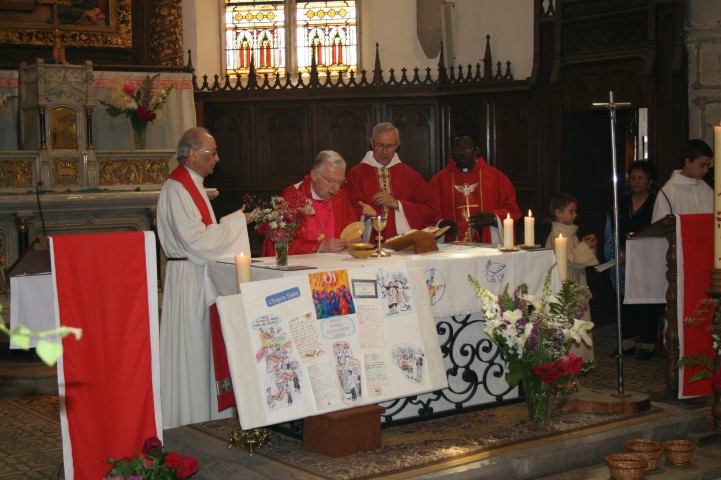 Pere Eveque Messe pentecote 033 (Small)