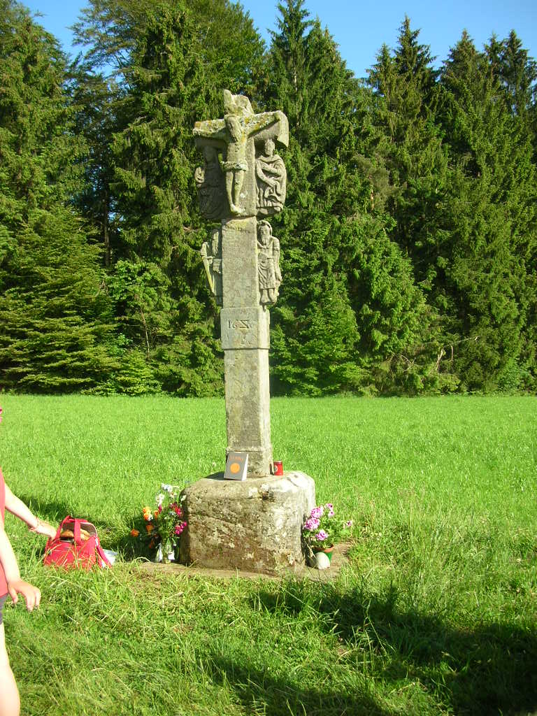Croix du Jéranceau Avec le Pere Eveque 001