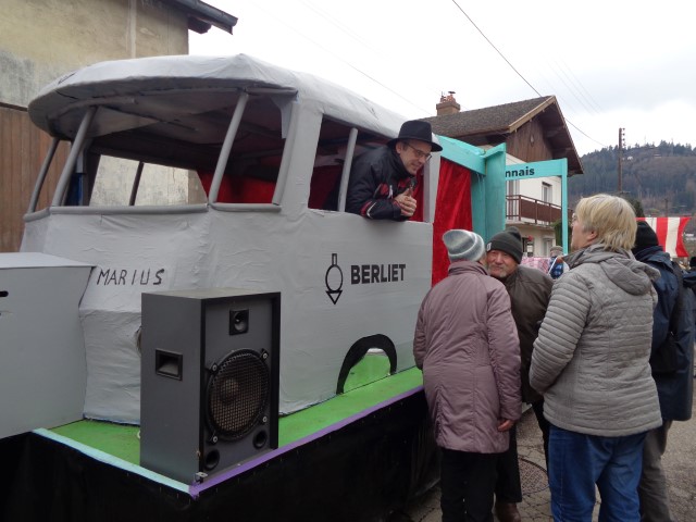 Defile Foire aux andouilles (57) (Small)
