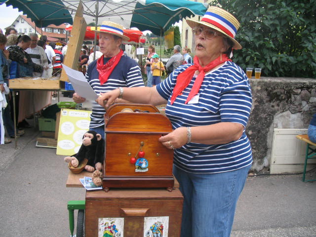 Marche d ete 5 aout 2005 Festival musique mecanique 003