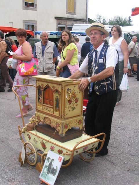 Marche d ete 5 aout 2005 Festival musique mecanique 010